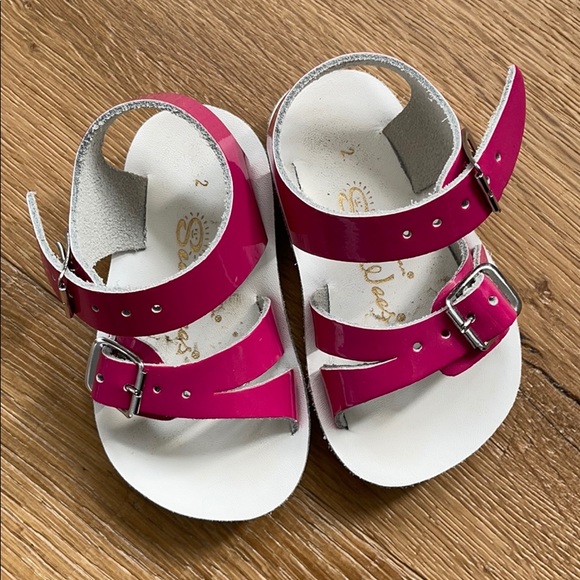 Sea Wees Saltwater Sandals - Size 2 - Picture 4 of 7